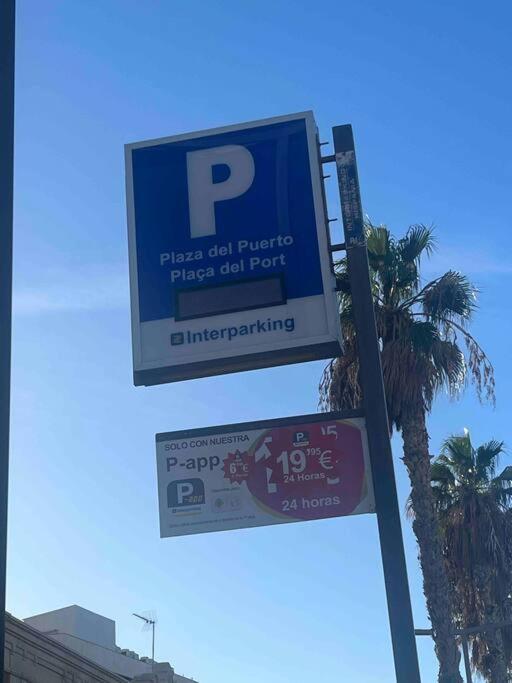 Charming & Spacious Apartment In Historic Centre & Short Walk To Beach Alicante Kültér fotó