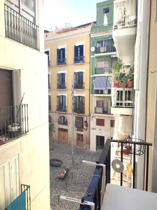 Charming & Spacious Apartment In Historic Centre & Short Walk To Beach Alicante Kültér fotó