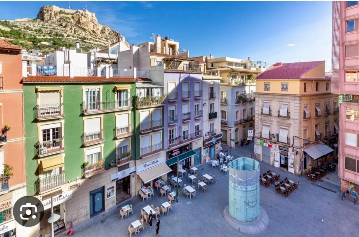 Charming & Spacious Apartment In Historic Centre & Short Walk To Beach Alicante Kültér fotó